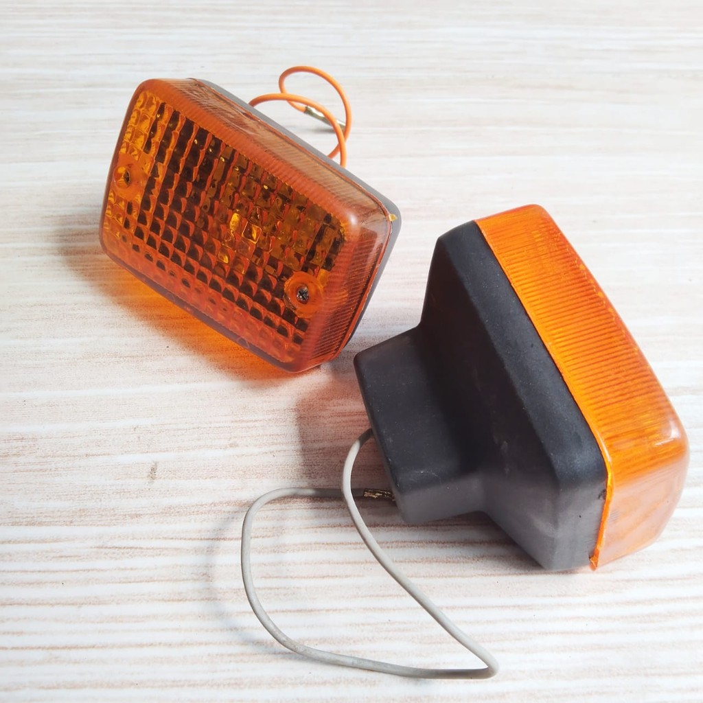 NOS/LAMPU RITING SEIN DEPAN MOTOR  C700 SET FRONT WINKER ASSY