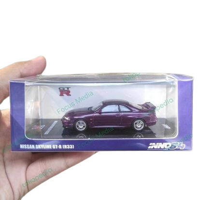 Diecast Nissan Skyline GTR R33 Midnight Purple Inno64