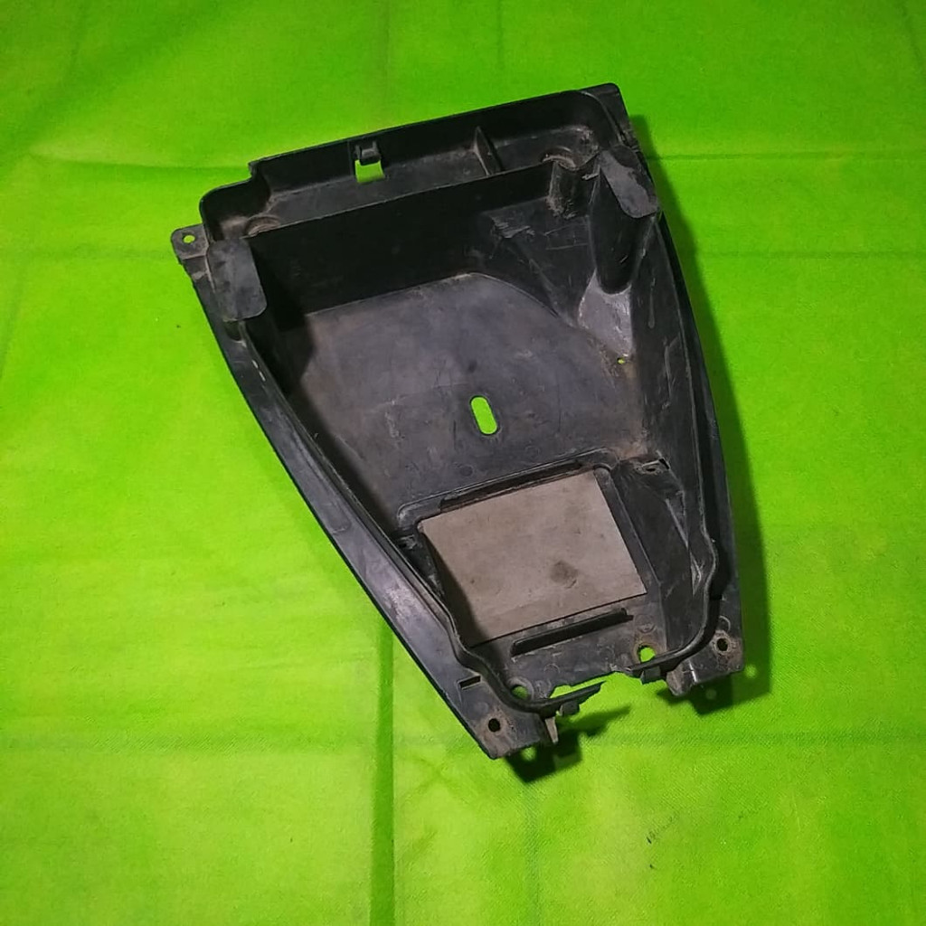 Box bagasi bawah jok suzuki skydrive 125 original copotan - Bodyonlineshop