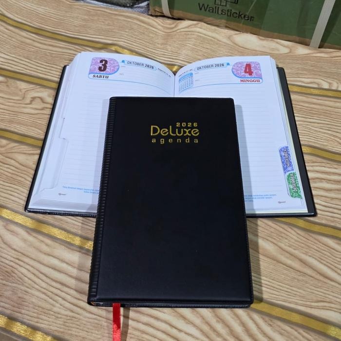 

BUKU AGENDA KERJA DELUXE KERTAS PUTIH DAN KREAM 2026 - HITAM KERTAS PUTIH
