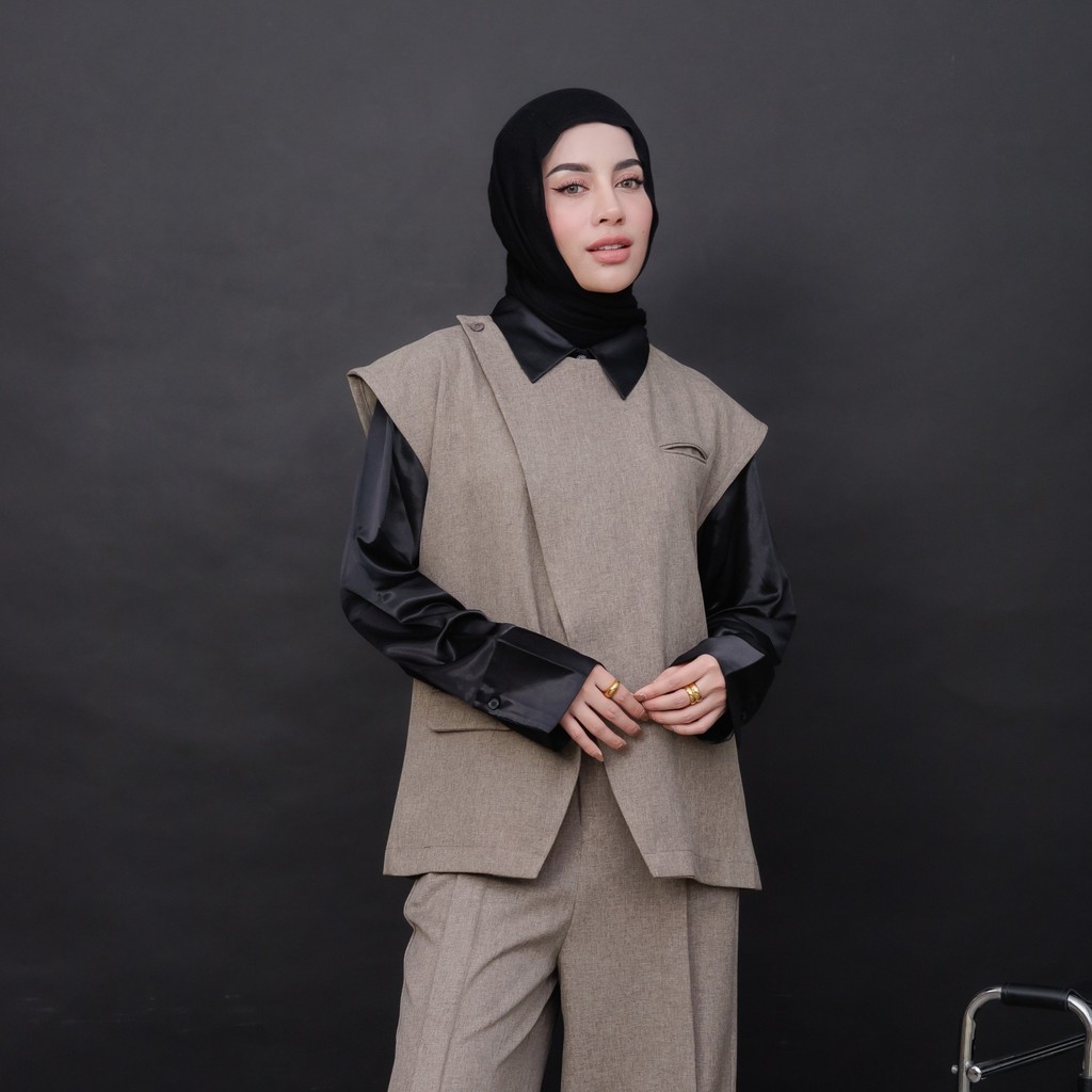 Hi.PRIMA x Aghnia - Aghnia Vest Cotton Eve