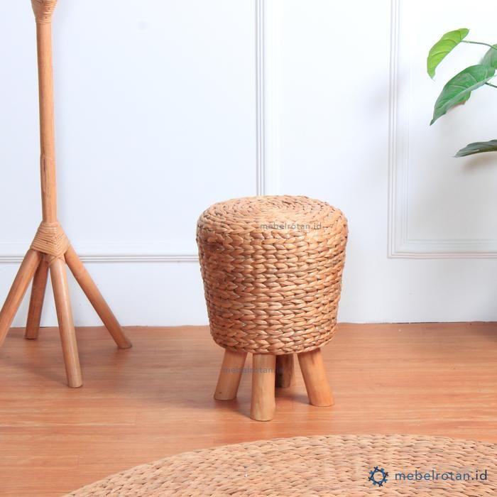 STOOL KAYU ANYAMAN ENCENG GONDOK BULAT | DINGKLIK KAYU  Jati kursi  stool - Natural