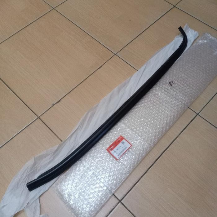 List Moulding Karet Kaca Depan Civic Genio Original - KANAN