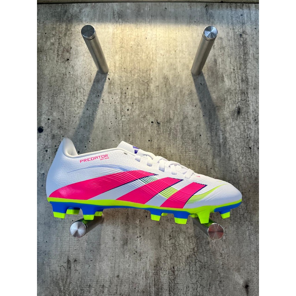 Sepatu Sepak Bola Adidas Predator Club FG White Lucpink Original 