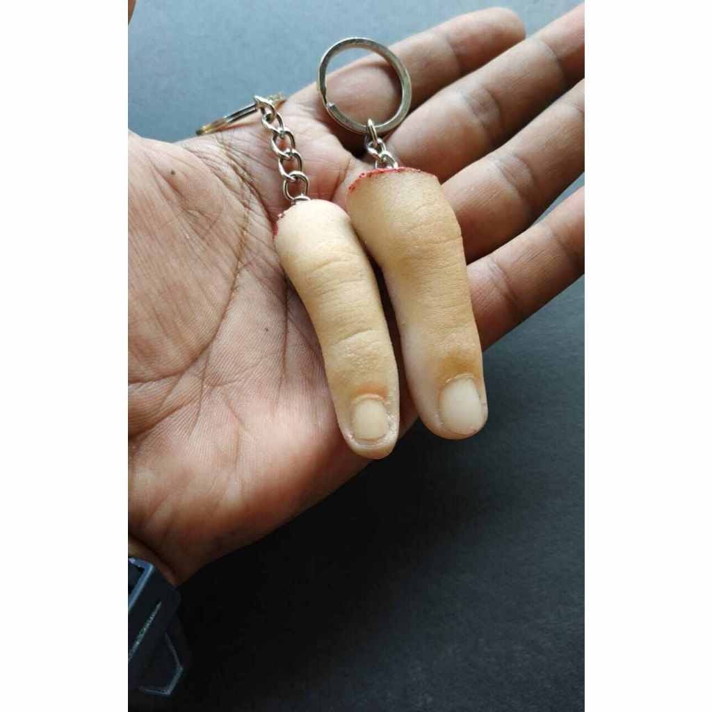 (TOS) Souvenir gantungan kunci jari tangan mutilasi motip jari tengah bahan resin buat hadiah unik d