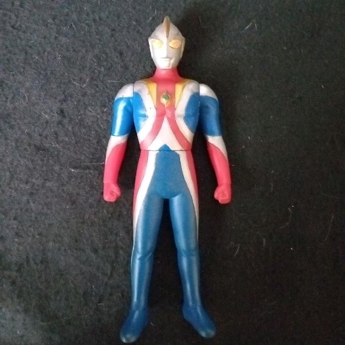 MAINAN... UHS 16 Cm Ultraman Cosmos Eclipse Mode by Bandai 2001