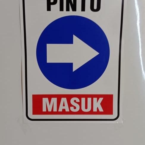 

SIGN STICKER K3 RAMBU SAFETY PINTU MASUK ARAH KANAN UK 20X30CM