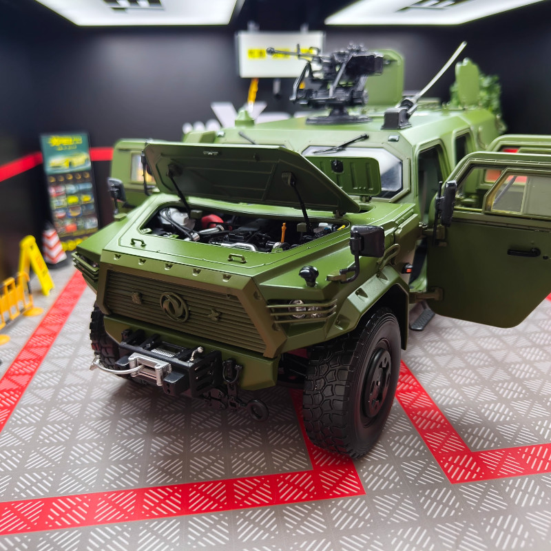 Diecast 1:18 Scale Dongfeng Military Vehicle Armored Vehicle Protective Vehicle CSK181 Warrior III A