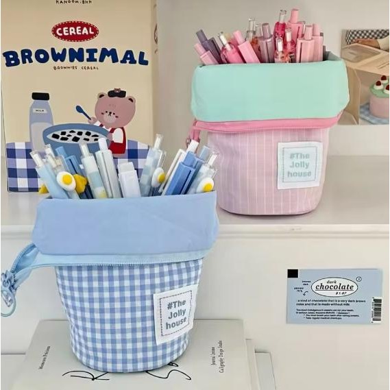 

Tempat Pensil Standing Pouch Motif PLAID KOREAN STYLE Pen Case ultifungsi Bisa untuk Makeup Bag Aesthetic Lucu Craftycharm