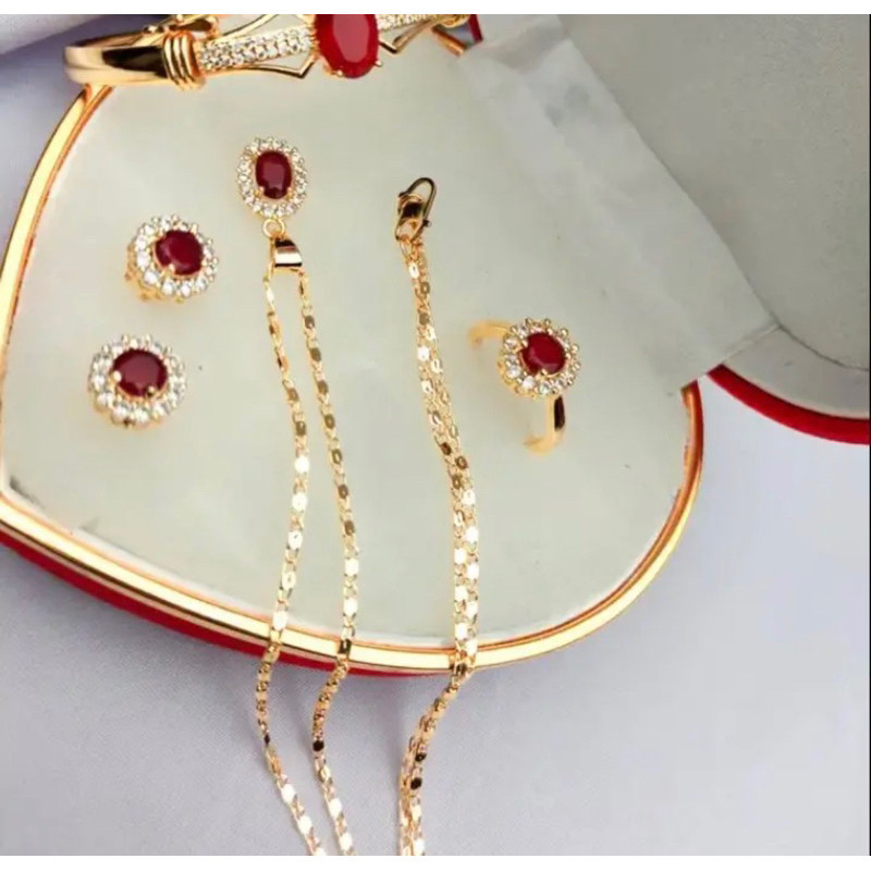 - SET PERHIASAN MEWAH PERMATA MERAH TITANIUM GOLD