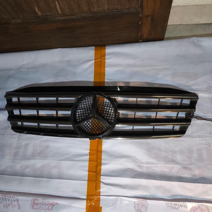 Grill / Grille Radiator Mercedes-Benz W203 C-Class (2000–2007) – Chrome ABS, Original