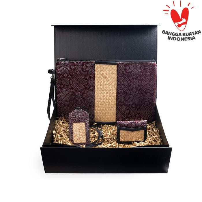 

READY DU ANYAM - Gift Set - Laptop Case - Dompet - ID Tag - Ama Gena Songket