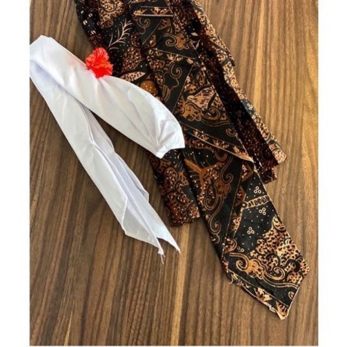 [READY] Paket Kamen Batik Kancut Jadi + Udeng Putih Setengah Jadi + Bunga Pucuk Hiasan