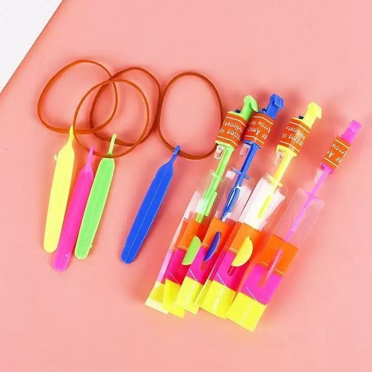 Panah cahaya terbang biru kilat ganda pedang terbang / hadiah anak-anak pasar malam / mainan grosir 