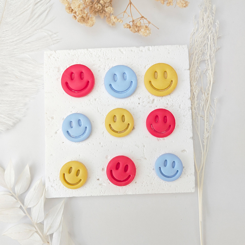 

Clay Cutters Smiley Face Polymer Clay Mold, Polymer Clay Cutting Mold, Contour-Shaped Earring Jewelry Cutting Mold, DIY Flesh