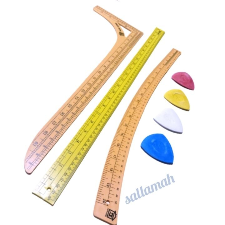 

. penggaris , pola jahit / paket isi 3 penggaris , dan 4 kapur warna / jidar / alat jahit .,.