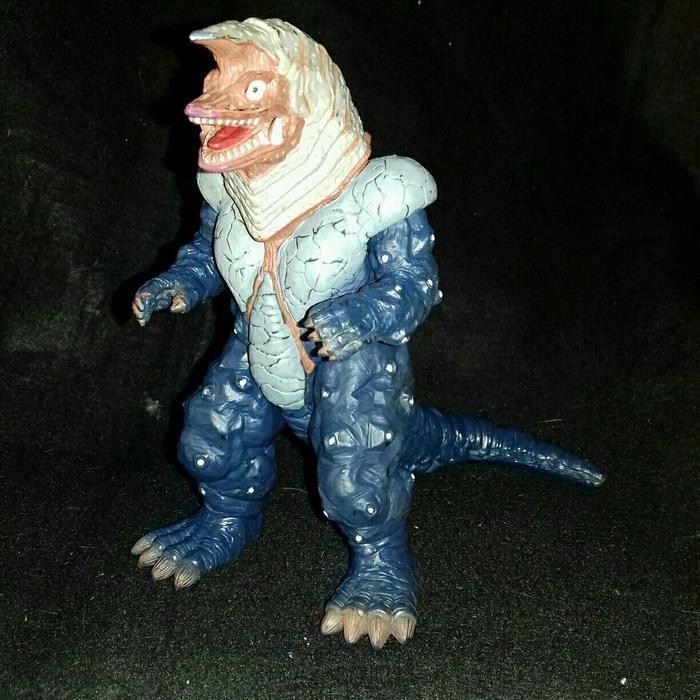 MAINAN... Ultra Monster Series 16 Cm Golza by Bandai 1996