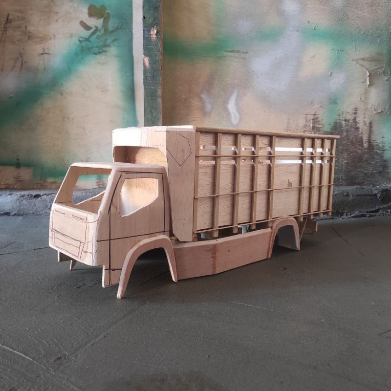 Miniatur truk oleng | mentahan miniatur truk oleng skala 16 canter