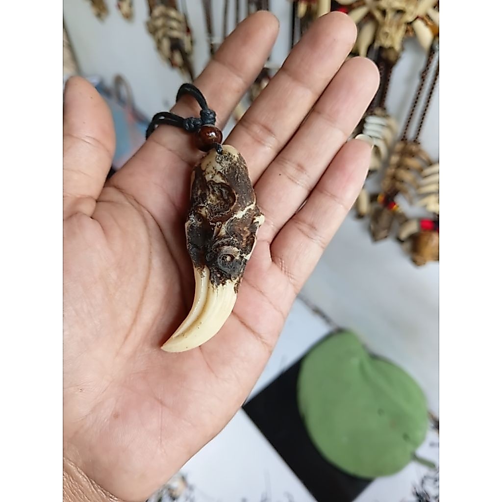 kalung etnik taring macan replika resin handmade