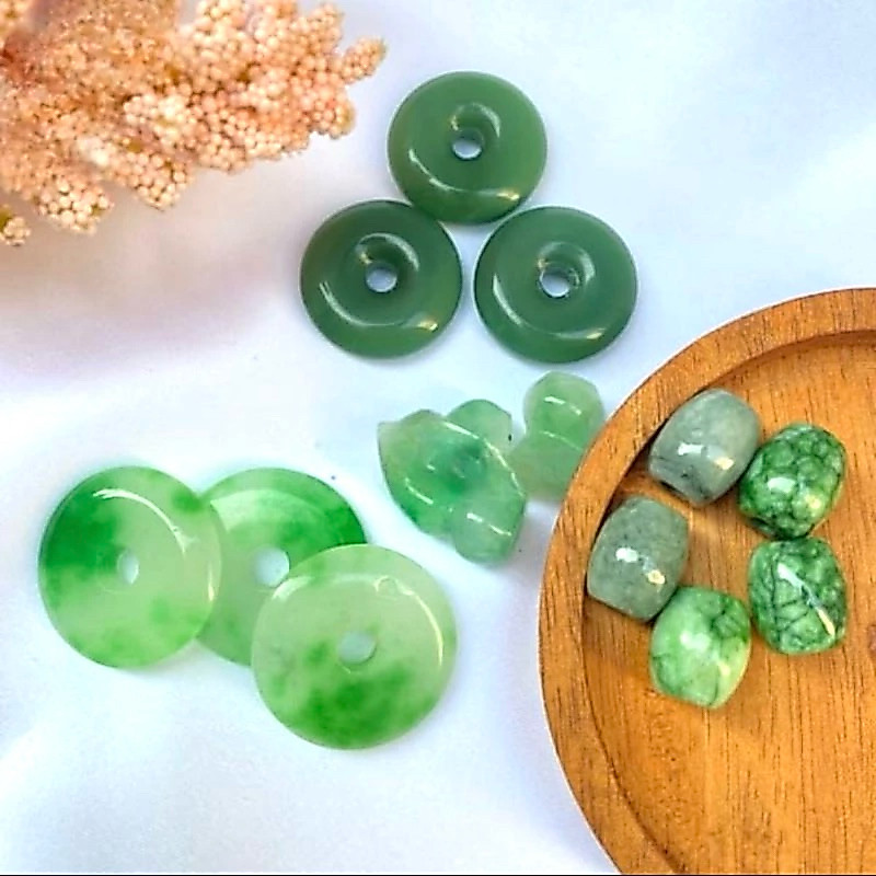 Liontin giok cina asli batu