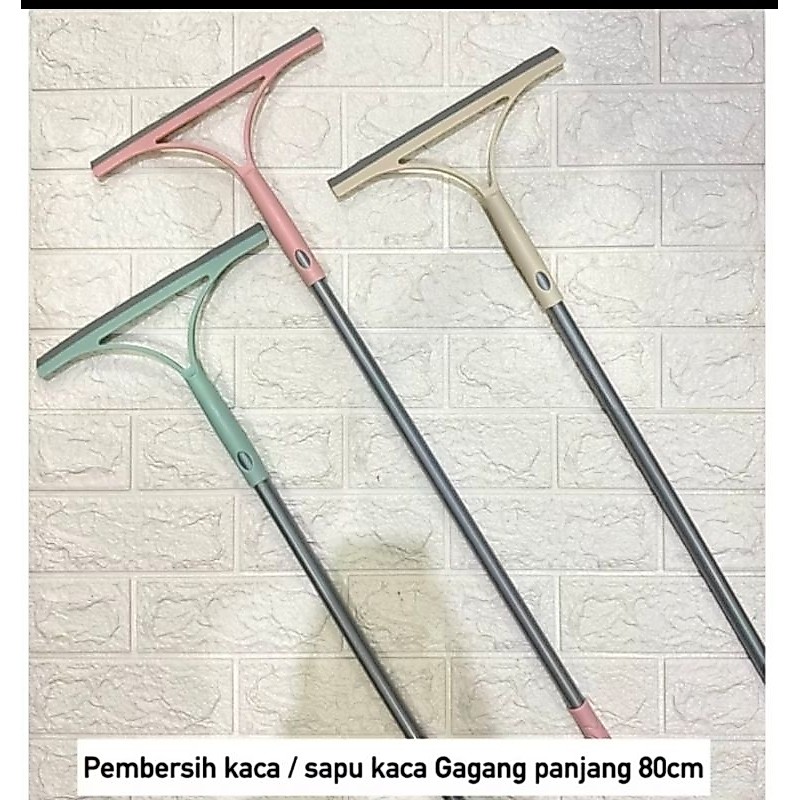 Pembersih kaca panjang. Wiper kaca. alat bersih kaca