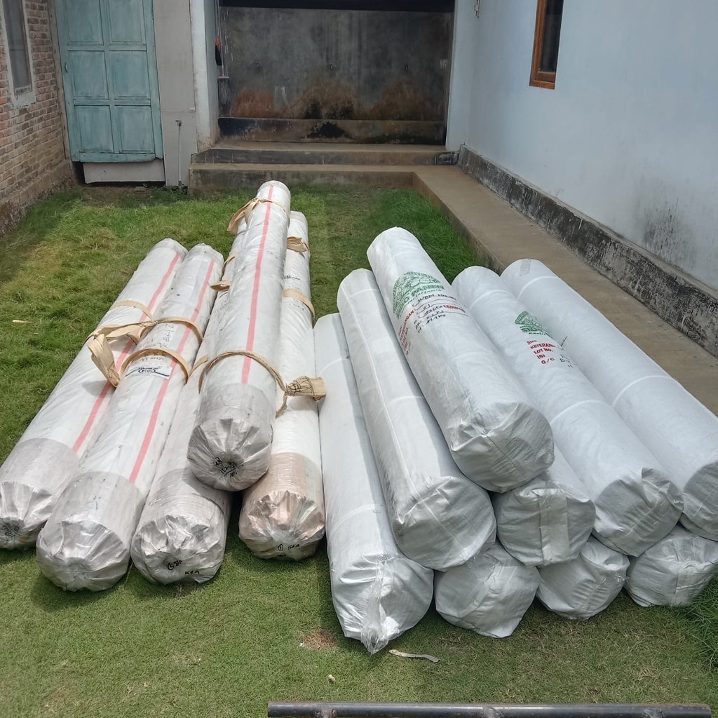 Plastik UV Lebar 3 x 100 x 200 Micron Merk Jempol
