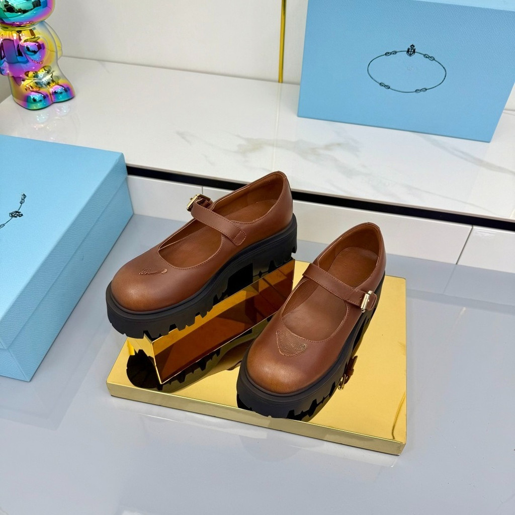 Platform Mary Jane shoes