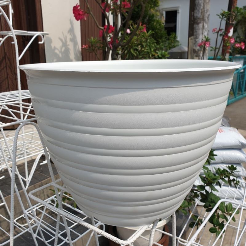 POT BUNGA TAWON 40 : pot jumbo pot besar pot bunga model tawon besar 40cm