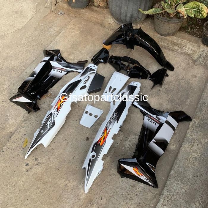 Cover Body Set Halus Yamaha Fiz R Ardat Hitam Putih