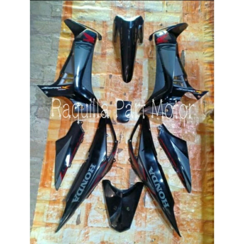 Cover Bodi Belakang Sayap Kanan Kiri Honda Supra X 125 R Supra X 125 New Batman Plus Panel Dasi Depa