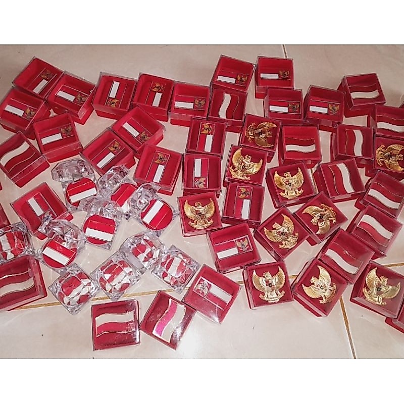 Pin garuda bendera merah putih