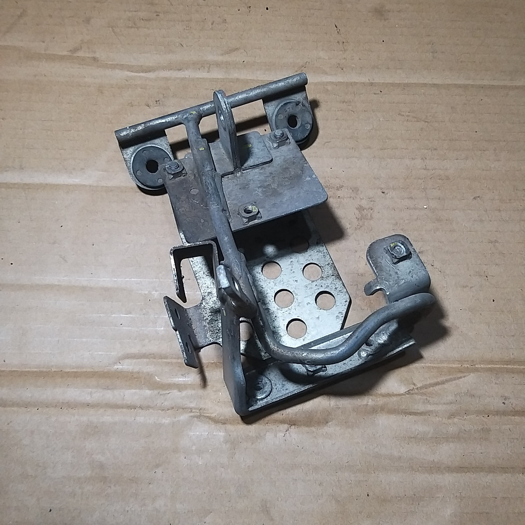 Termurah - Bracket dudukan body depan suzuki skydrive original copotan - Yogspart