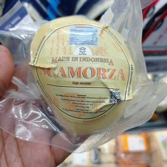 

Scamorza Cheese Cheddar keju made in Indonesia 200 gram