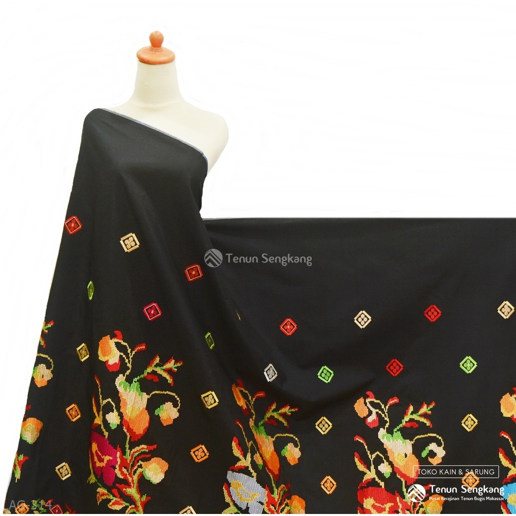 Kain Tenun Sulam Motif Bunga Lagosi Bahan Tenun Sutra Bugis Makassar Hitam - Tenun Sengkang LAG-314