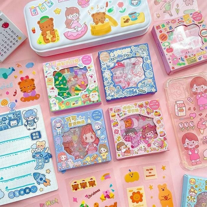 

【HOME_M1】BIG SALE!! (1 Box Isi 100 Pcs) Sticker PVC 2D Tumblr Lucu Karakter Anti Air / Stiker Momo DIY Aesthetic Waterproof / Sticker Buku Diary Deco Hp Laptop - STICKER GULUNG Kualitas Premium