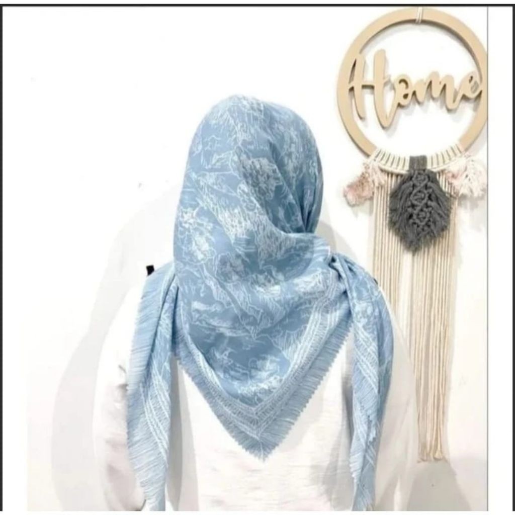 Hijab Segi Empat Voal Motif Gunung Biru Muda Finishing Lasercut
