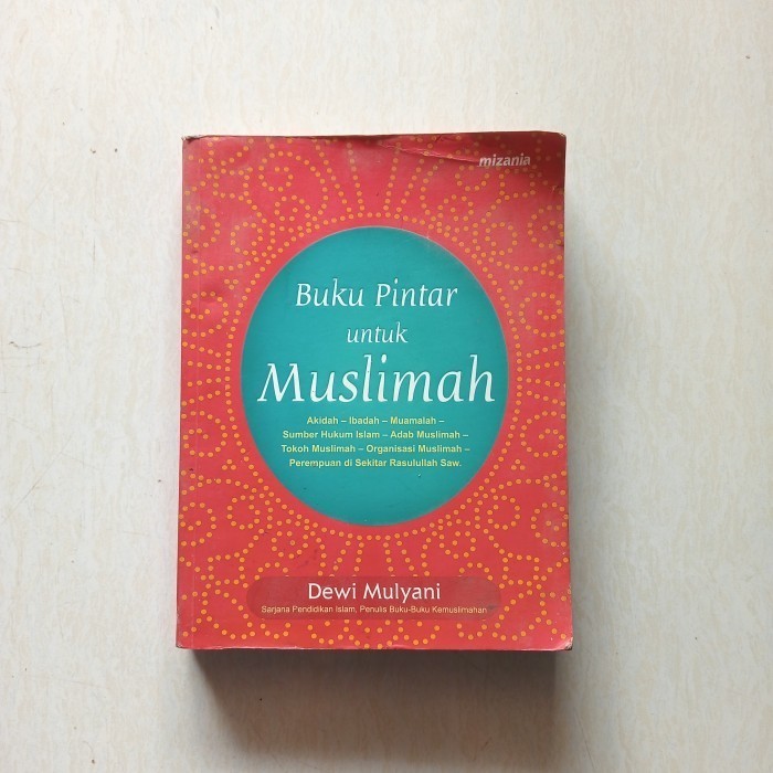 BUKU PINTAR UNTUK MUSLIMAH Akidah Ibadah Muamalah Adab Muslimah Hukum Islam Organisasi Muslimah Orig