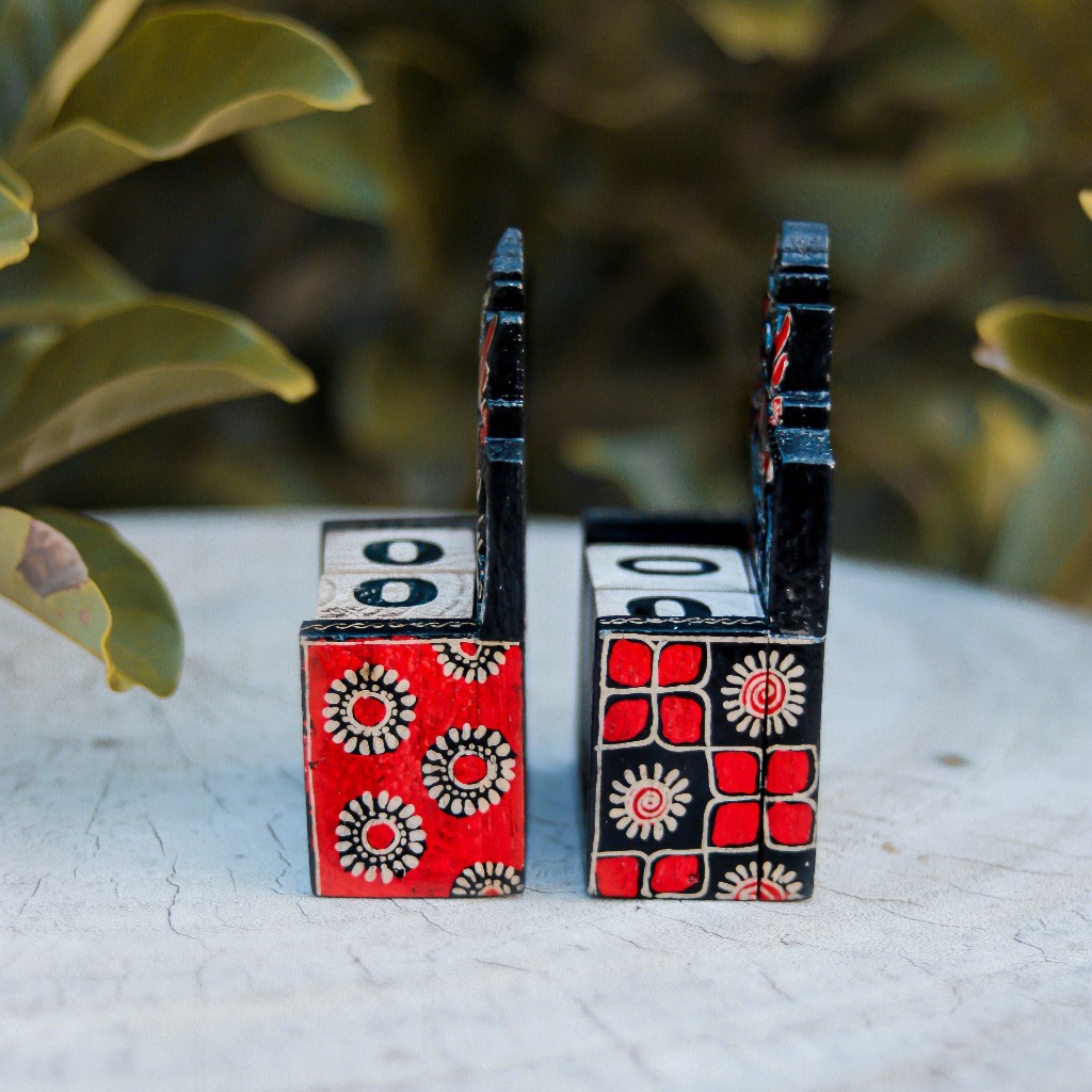 

_% RHL - READY KALENDER PREMIUM TANGGALAN BALOK KAYU MOTIF BATIK EDISI TOKOH WAYANG RAMA SHINTA Rw2