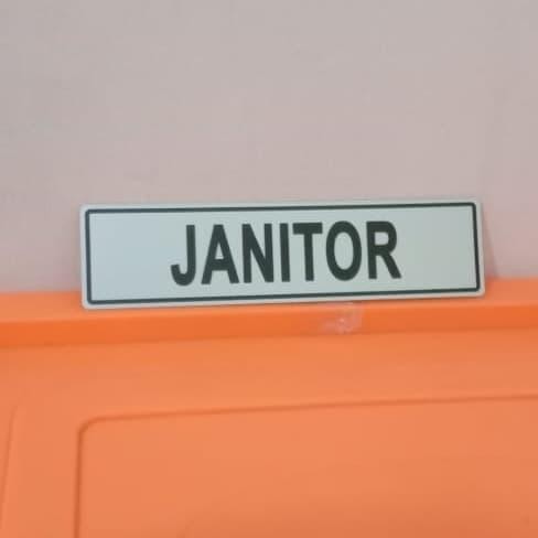 

SIGN LABEL K3 RAMBU SAFETY JANITOR UKURAN 4.5X18CM