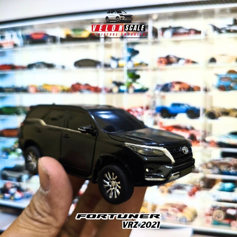 Diecast Miniatur Mobil Toyota Fortuner VRZ 2021 Skala 1:43 Gratis Custom Platnomor