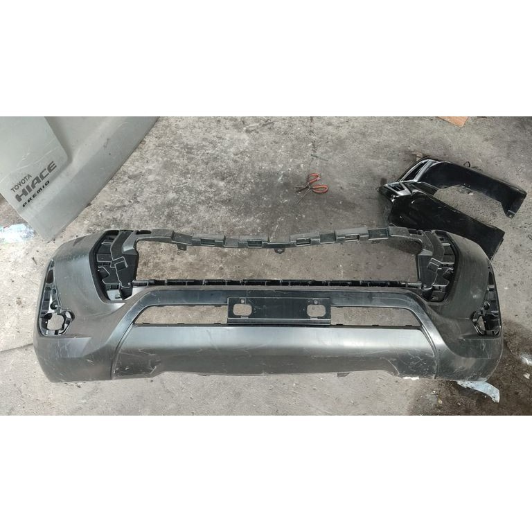Bumper depan toyota hilux revo double cabin 2019 2020 2021 2022