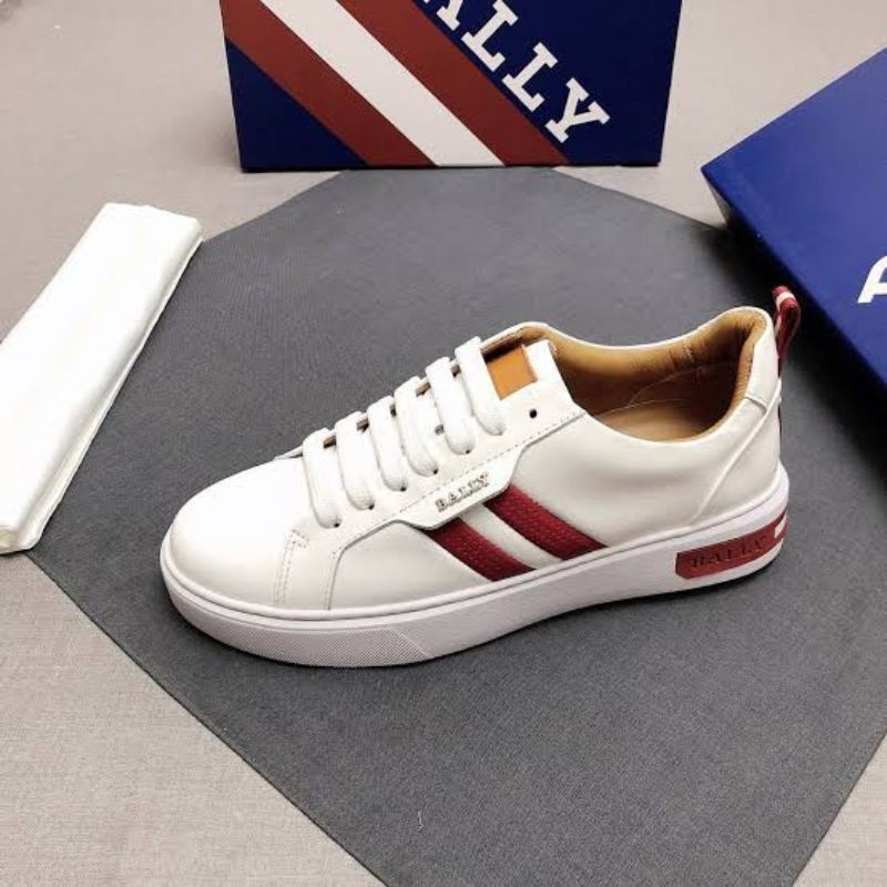 Sepatu kets kasual putih pria baru Bally