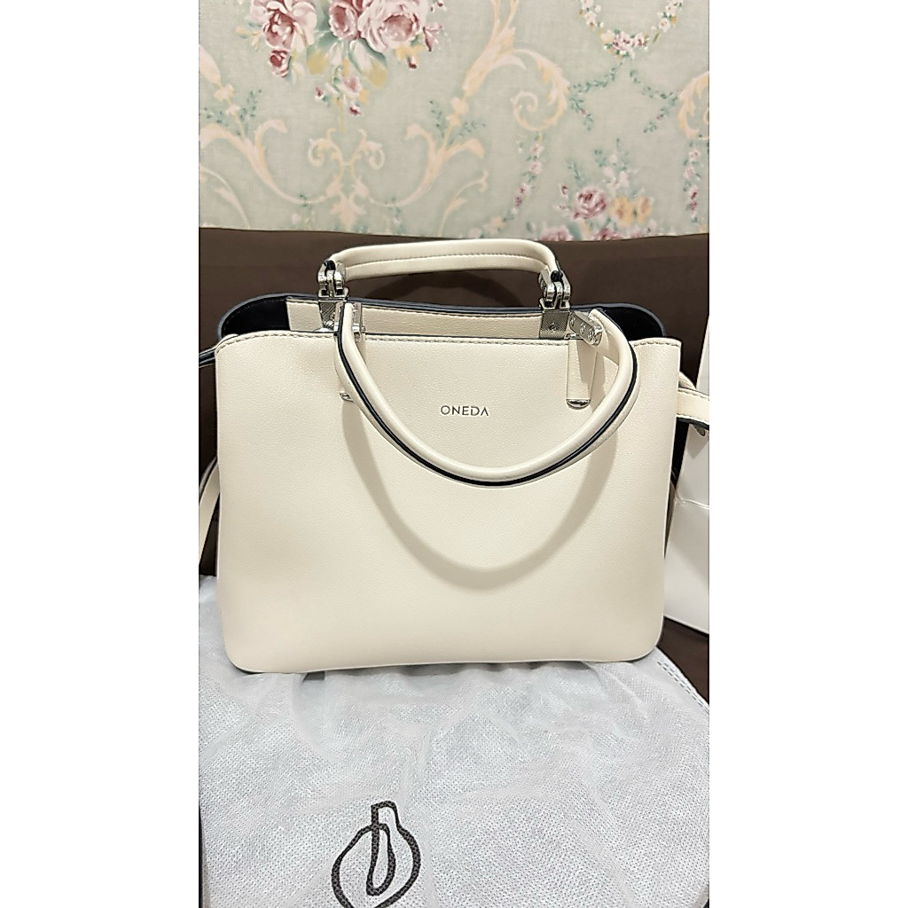 PRELOVED TAS ONEDA VICTORIA PUTIH