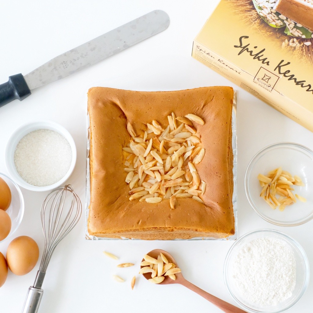 

FREE Asuransi l Santi's Cake Spiku Kenari Original 24x24cm Spikoe Surabaya Santis Cake