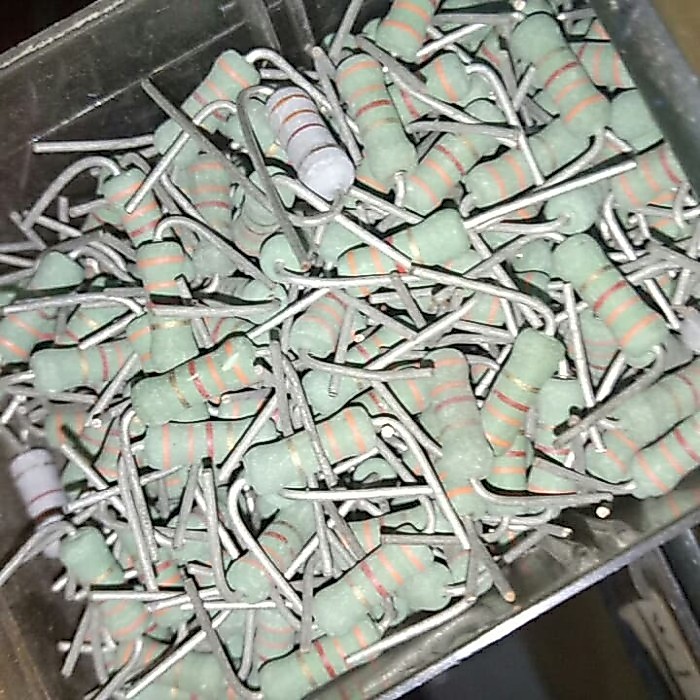 Resistor 1Watt R 1W 3K3 ohm