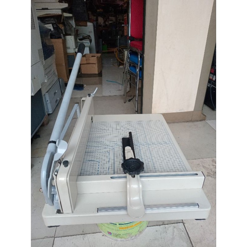 Jual Pemotong kertas 858 A3 Bekas berkualitas