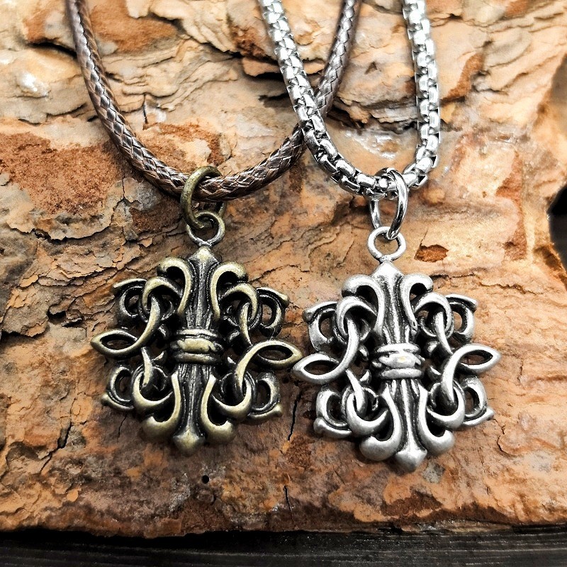 Bunga Salib Pola Simpul Celtic Kuningan, Kalung Liontin Punk