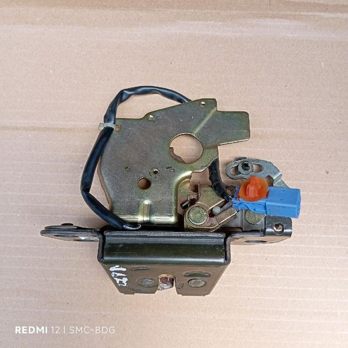 Doorlock door lock assy pintu bagasi belakang honda jazz gd3 copotan