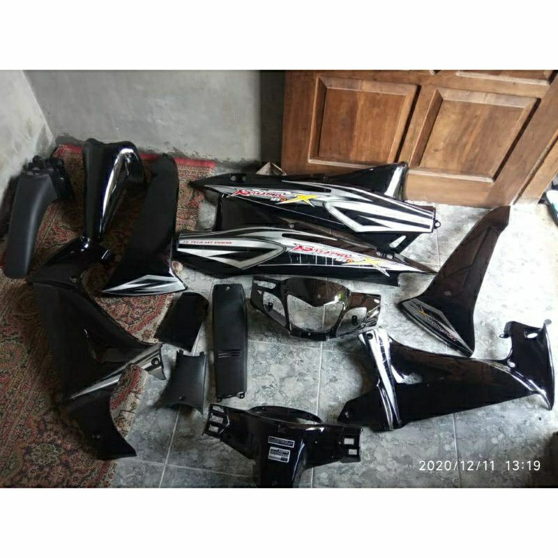 Full Set Cover Body Halus Dan Kasar Motor Karisma X 125D Warna Hitam Plus Striping