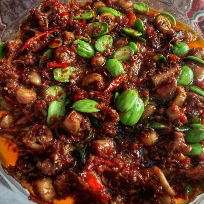 

PROMO 2 BUNGKUS SAMBEL CUMI PETE BALADO EXTRA PEDAS SERBA 25 GR TANPA PENGAWET